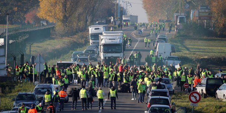 fransada akaryakıt protestosu