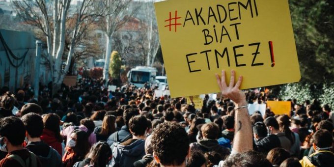 Akademi Biat Etmez dovizi