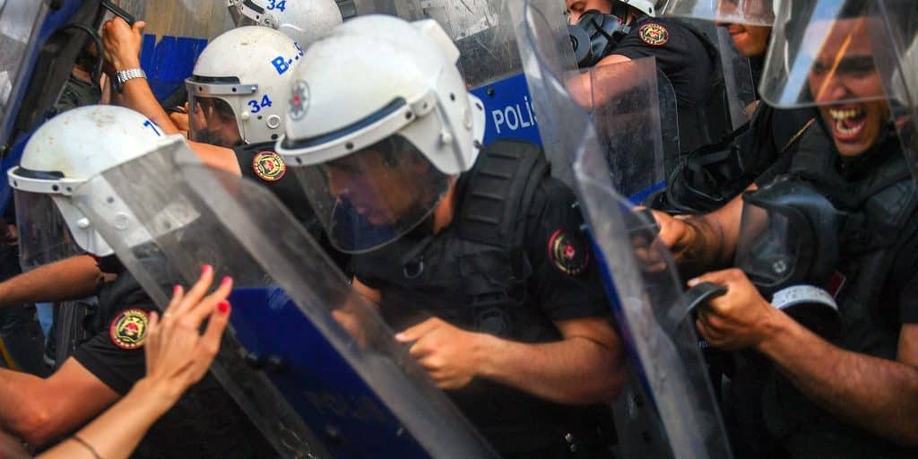 gezi yildonumunde gazetecilere saldiran polislere sorusturma