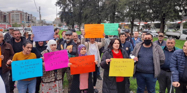 Izmirli depremzedelerden eylem