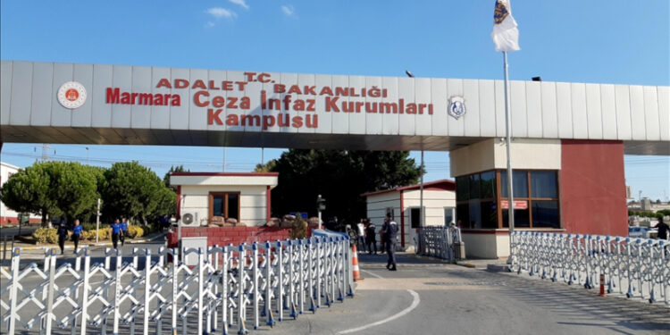 Suruç'ta katledilen 33'leri anan tutsaklara iletişim cezası