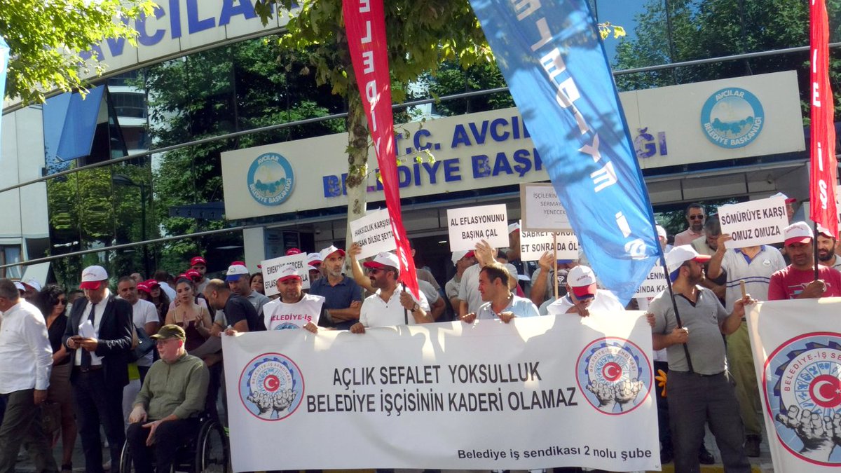 Avcılar Belediyesi işçileri maaşlarının düzeltilmesi talebiyle eylem yaptı