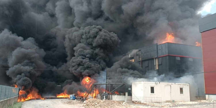 Tekirdağ'da kimya fabrikasında yangın çıktı