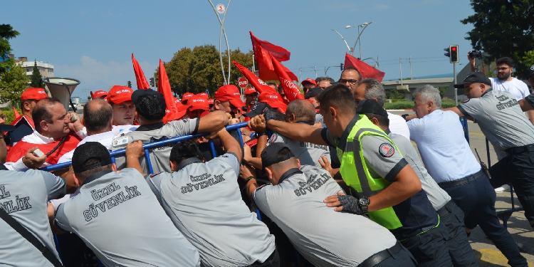 Tez-Koop-İş Sendikası üyesi işçilerin eylemine ÖGB saldırdı