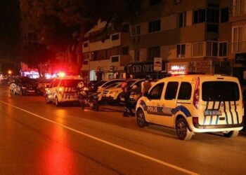 İzmir’de polis bir kadını katletti