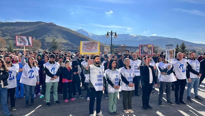 Bitlis'te sağlık emekçilerinden "yemek boykotu" kararı