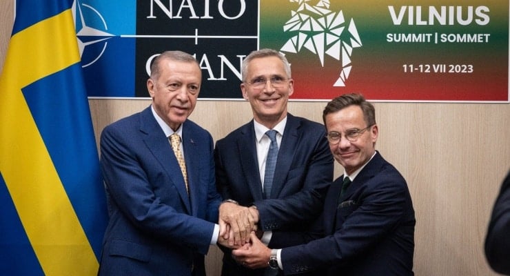 İsveç’in NATO üyeliği komisyonda kabul edildi