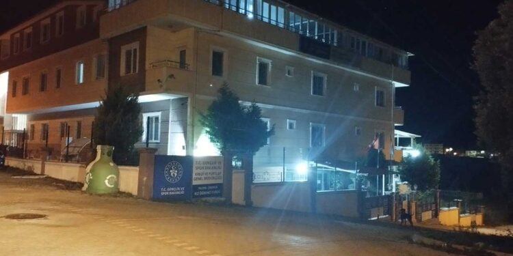 Yalova'da KYK yurdunda 15 öğrenci yemekten zehirlendi