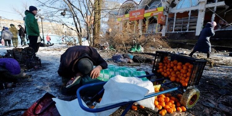 Ukrayna Donetsk'e saldırdı: 13 kişi hayatını kaybetti