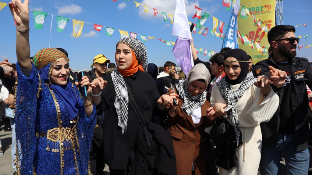 İstanbul'da yüz binler Newroz'da buluştu