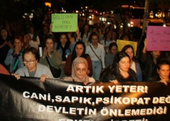 Adana'da kadınlardan protesto